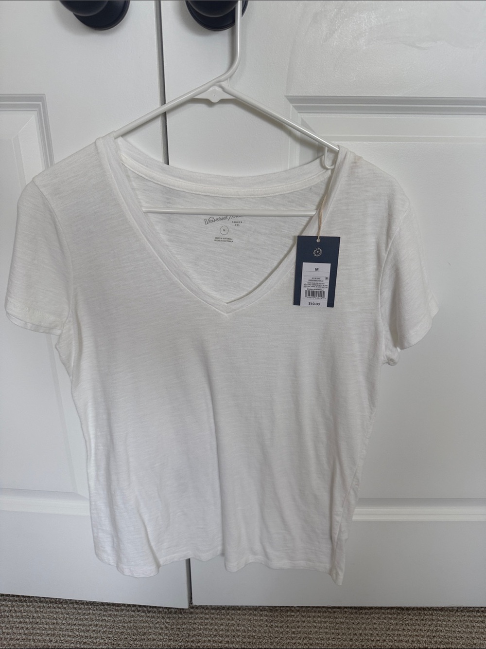 Universal Thread White V-Neck Short Sleeve Tee